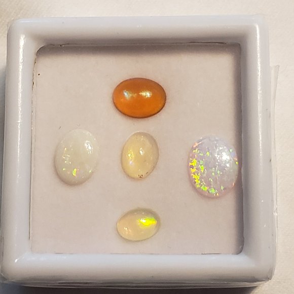Lot of 5 opal loose gemstones in case  appr 3.60ct - Picture 4 of 4